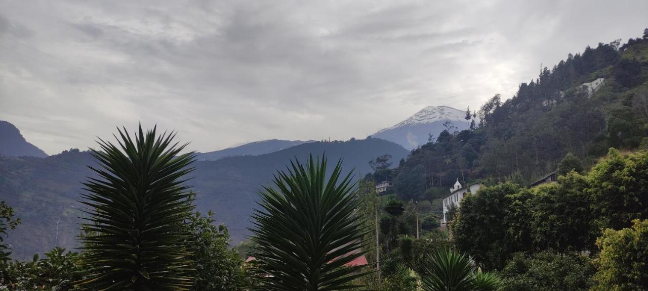 "Casa Verde" En Banos De Agua Santa Con Vista Al Volcan Tungurahua Exteriör bild