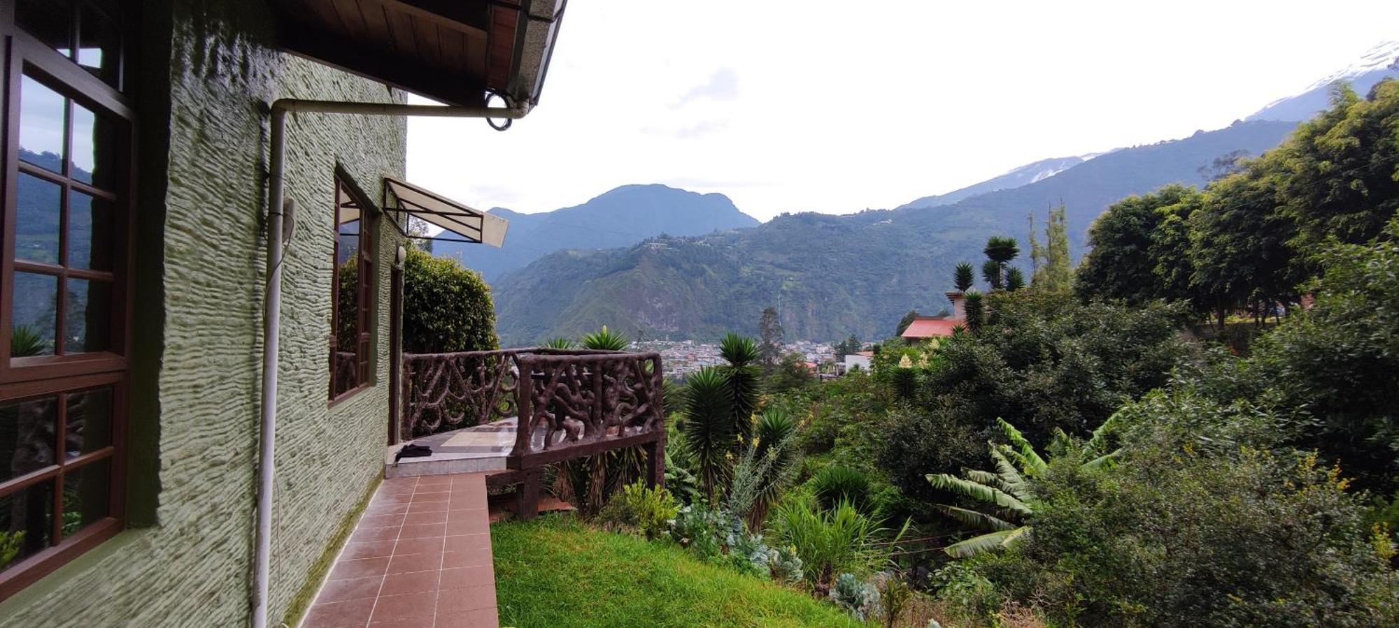 "Casa Verde" En Banos De Agua Santa Con Vista Al Volcan Tungurahua Exteriör bild