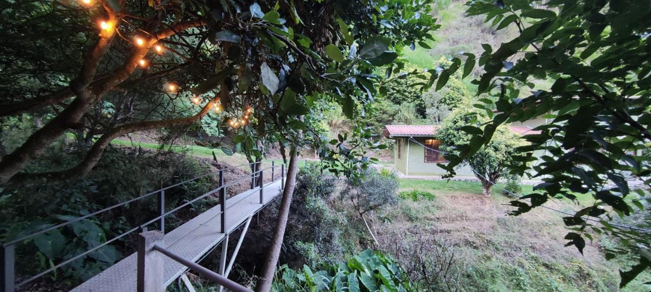 "Casa Verde" En Banos De Agua Santa Con Vista Al Volcan Tungurahua Exteriör bild